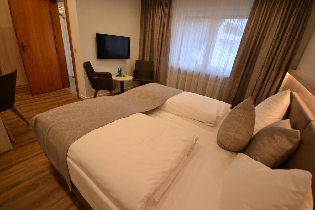 Hotel-Gasthof Weisses Ross Schwaig bei Nürnberg Exteriör bild
