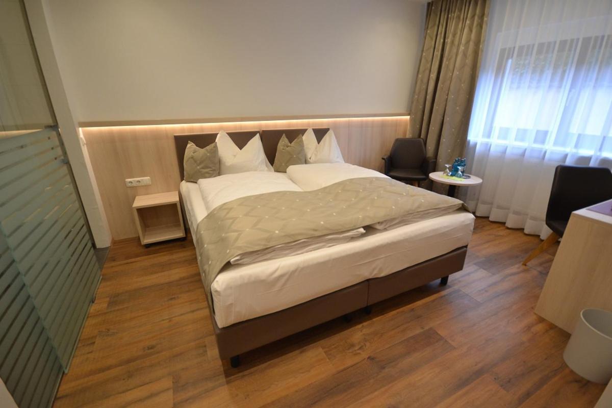 Hotel-Gasthof Weisses Ross Schwaig bei Nürnberg Exteriör bild